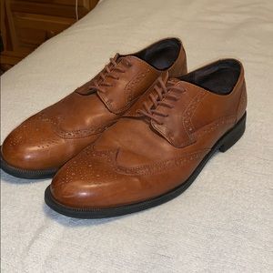 Men’s wingtip dress shoes